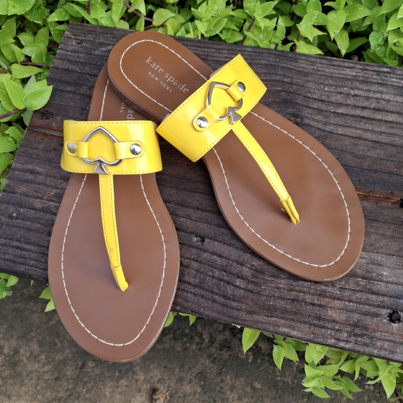 Kate Spade Cece Heart Yellow Patent Leather Thong Slip-On Sandals Women Size 7 - Picture 3 of 12